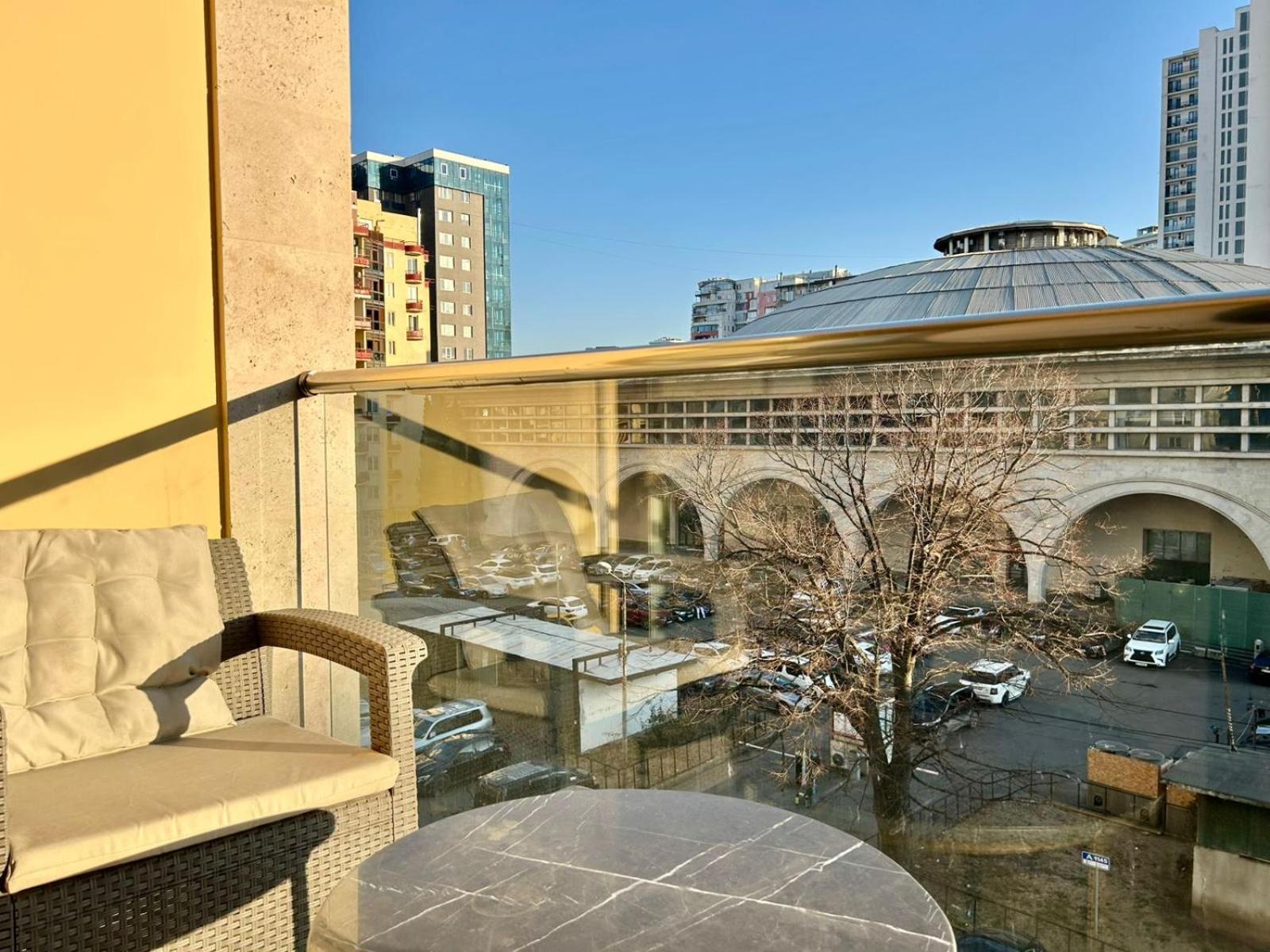 City Center - Next To Holiday Inn -2Br Apartment Tbilisi Exterior photo