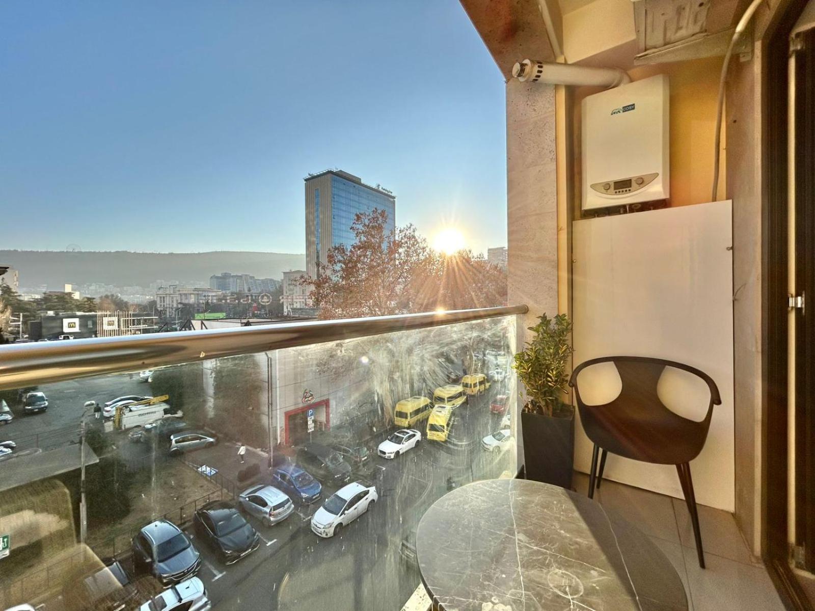 City Center - Next To Holiday Inn -2Br Apartment Tbilisi Exterior photo