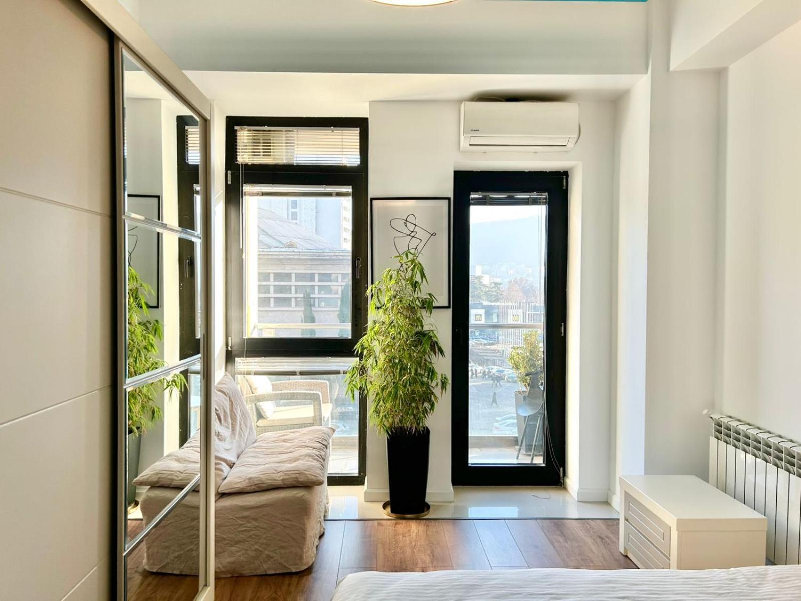 City Center - Next To Holiday Inn -2Br Apartment Tbilisi Exterior photo